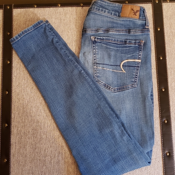 LIKE NEW American Eagle Jeans - Picture 2 of 4